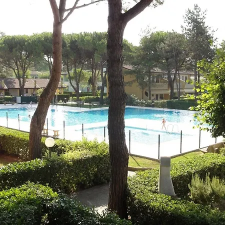Colorful Flat With Garden-beahost 比比翁